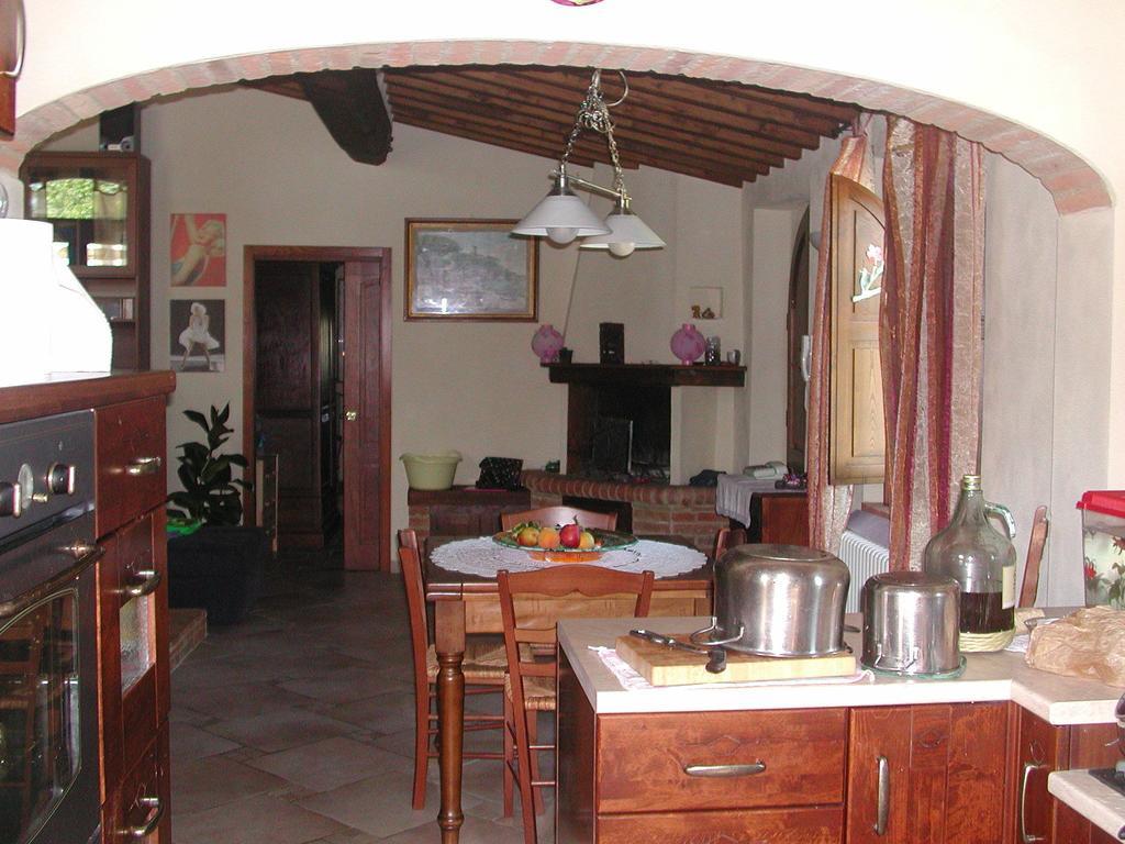 Casale Il Colombaio Di Toiano Guest House Valli Exterior photo